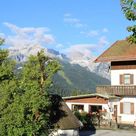 Pfeiffer Alm Am Sonnenhang Mit Blick Auf Zugspitze