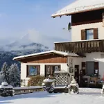 Pfeiffer Alm Mit Blick Auf Zugspitze Affittacamere Garmisch-Partenkirchen