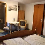 Pfeiffer Alm Mit Blick Auf Zugspitze Pensionat 3*