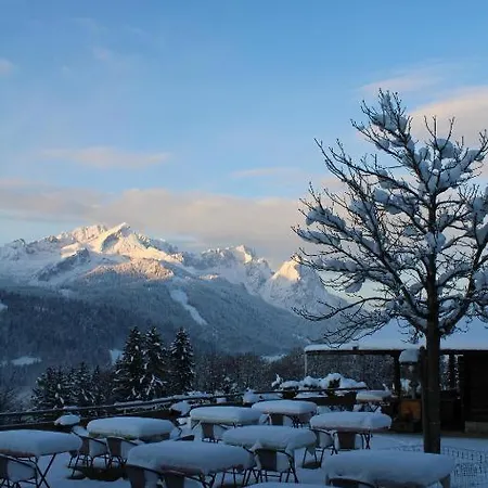 Pfeiffer Alm Am Sonnenhang Mit Blick Auf Zugspitze *