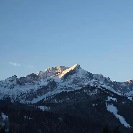 Pfeiffer Alm Am Sonnenhang Mit Blick Auf Zugspitze * Garmisch-Partenkirchen