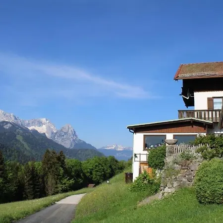 Pfeiffer Alm Garni Mit Blick Auf Die Zugspitze Pensjonat Garmisch-Partenkirchen