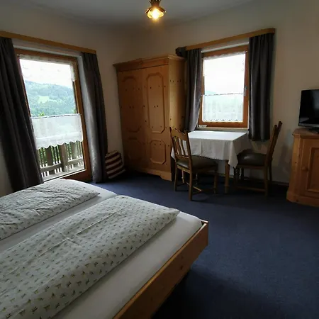 Pfeiffer Alm Garni Mit Blick Auf Die Zugspitze 3*