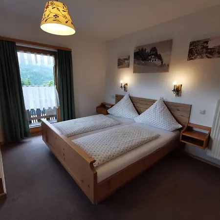 Pfeiffer Alm Am Sonnenhang Mit Blick Auf Zugspitze * Garmisch-Partenkirchen