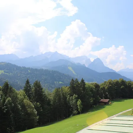 Pfeiffer Alm Am Sonnenhang Mit Blick Auf Zugspitze *