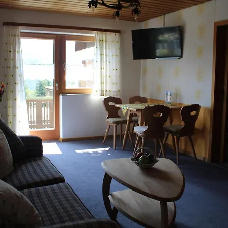 Pfeiffer Alm Am Sonnenhang Mit Blick Auf Zugspitze Guest house *