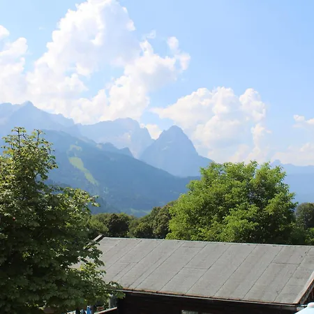 Pfeiffer Alm Am Sonnenhang Mit Blick Auf Zugspitze Garmisch-Partenkirchen